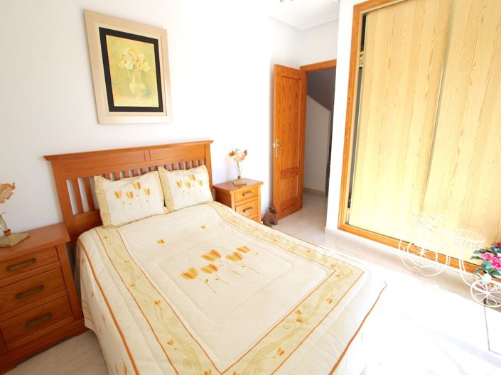 Image No.26-3 Bed Townhouse for sale