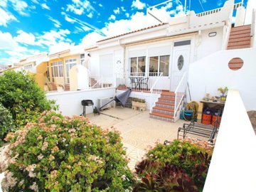 49400charmingtwobedroombungalowwithgreatoutdo