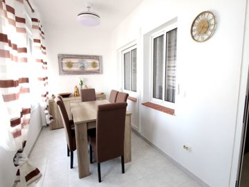 49400charmingtwobedroombungalowwithgreatoutdo