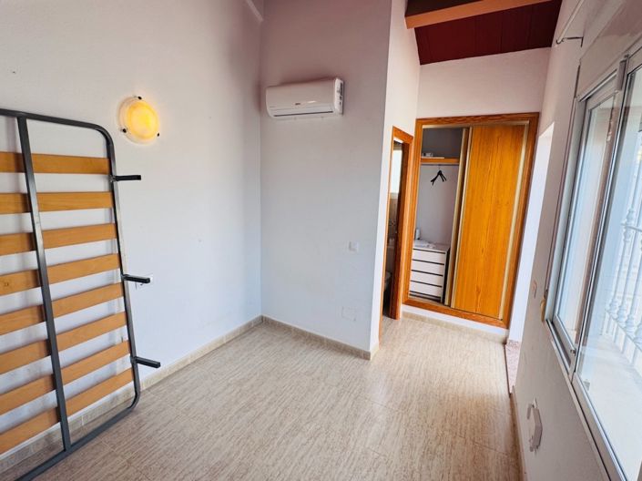 Image No.20-3 Bed Townhouse for sale