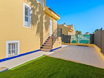 49399roomyandhighlyversatilesemidetachedvilla