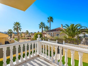 49399roomyandhighlyversatilesemidetachedvilla