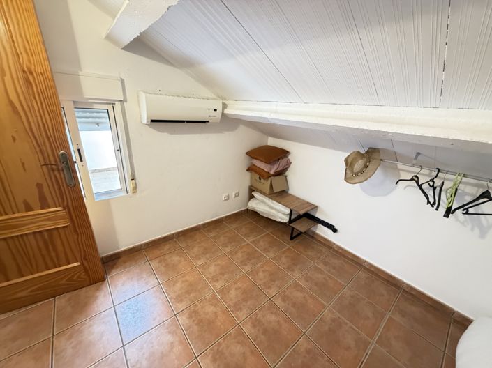 Image No.17-2 Bed Townhouse for sale