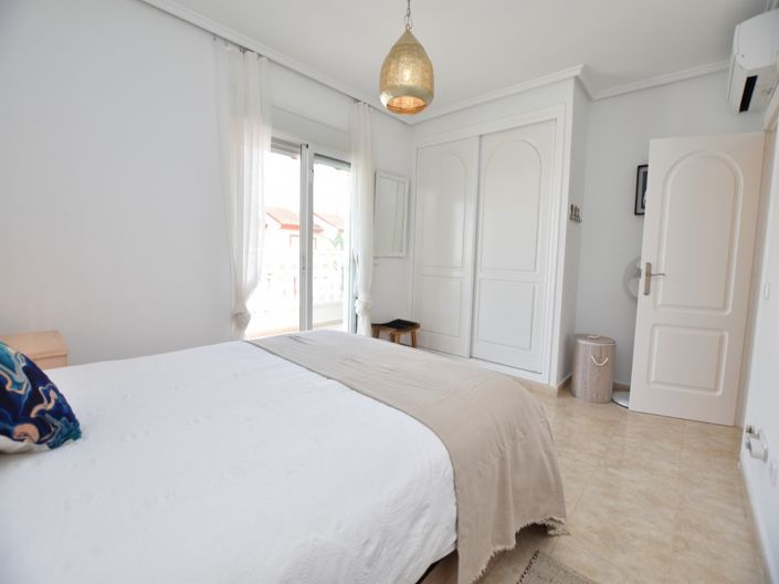 Image No.25-2 Bed Townhouse for sale