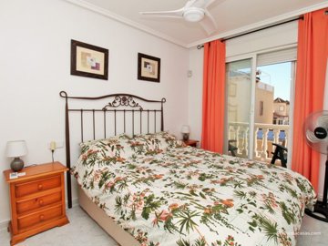 49410spaciousthreebedroomtownhousewithinterna