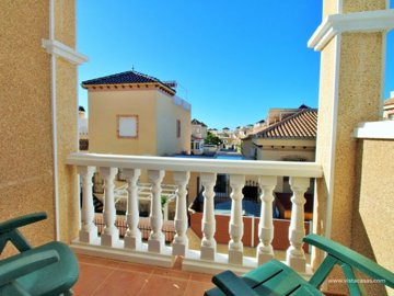 49410spaciousthreebedroomtownhousewithinterna