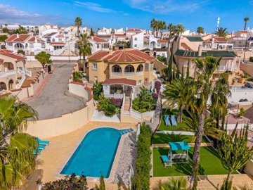 49418spaciousfivebedroomvillawithgreatoutdoor