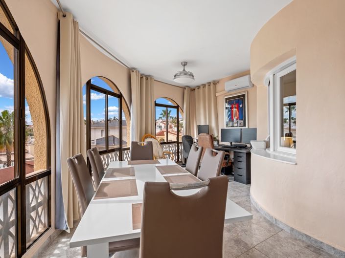 Image No.15-5 Bed Villa for sale