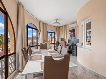 49418spaciousfivebedroomvillawithgreatoutdoor