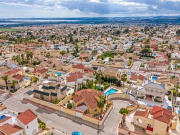 49418spaciousfivebedroomvillawithgreatoutdoor