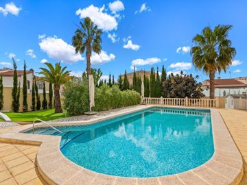 49418spaciousfivebedroomvillawithgreatoutdoor