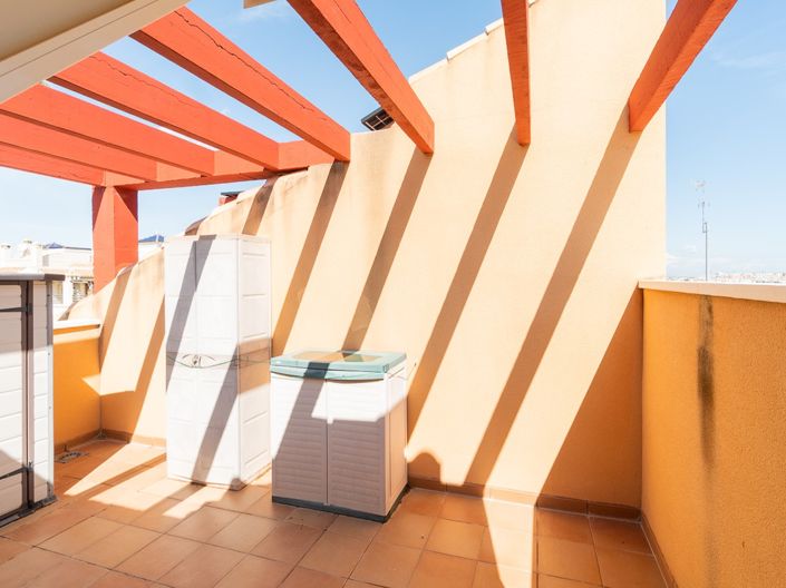 Image No.20-3 Bed Townhouse for sale