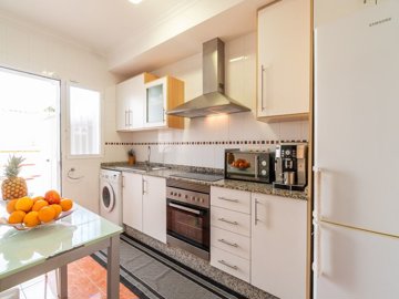 49438spaciousthreebedroomtownhouseinacentrall