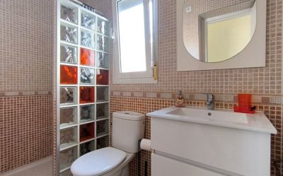 49434charming2bedroomlamarquesabungalow180326