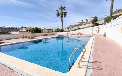 49434charming2bedroomlamarquesabungalow180326