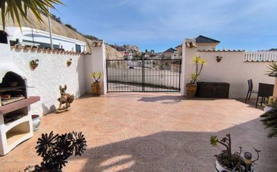 49434charming2bedroomlamarquesabungalow180326