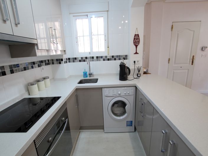 Image No.14-2 Bed Townhouse for sale