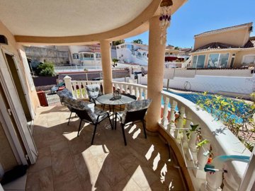 49451twobedroomvillawithlargegardenandpoolvie