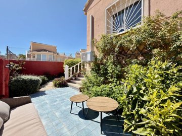 49451twobedroomvillawithlargegardenandpoolvie