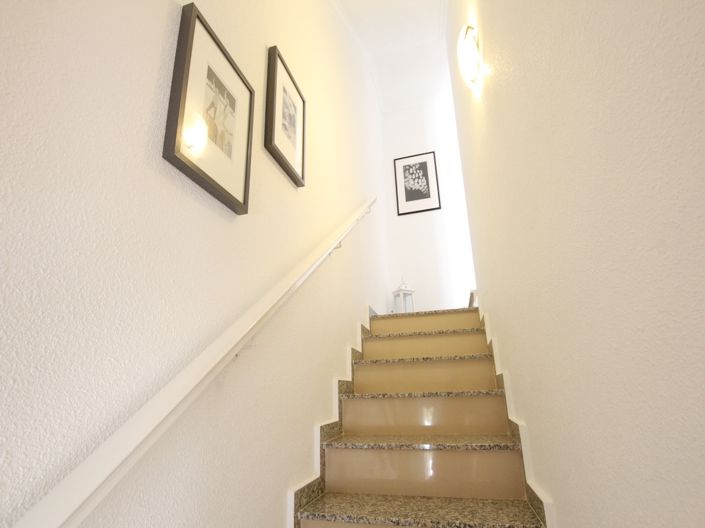 Image No.20-2 Bed Townhouse for sale