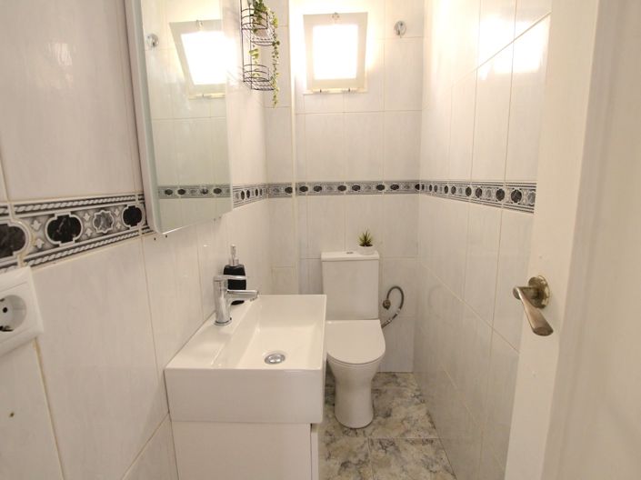 Image No.20-3 Bed Apartment for sale