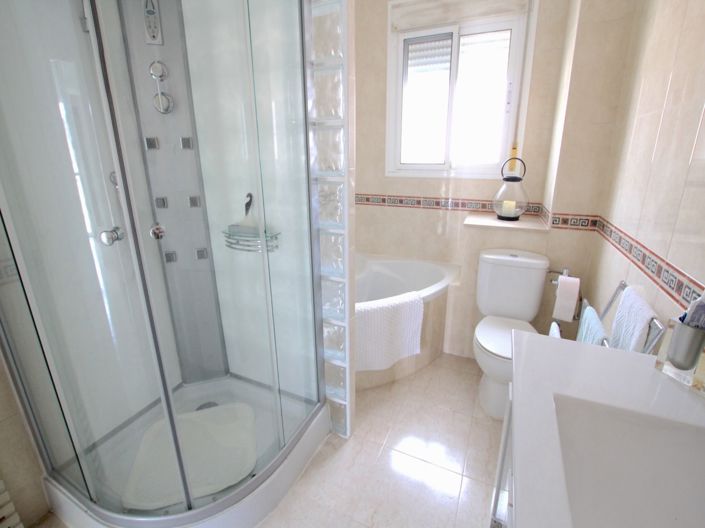 Image No.25-3 Bed Townhouse for sale