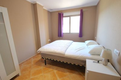 49475twobedroomsouthfacingtopfloorapartment02