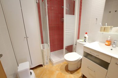 49475twobedroomsouthfacingtopfloorapartment02