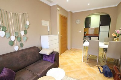 49475twobedroomsouthfacingtopfloorapartment02