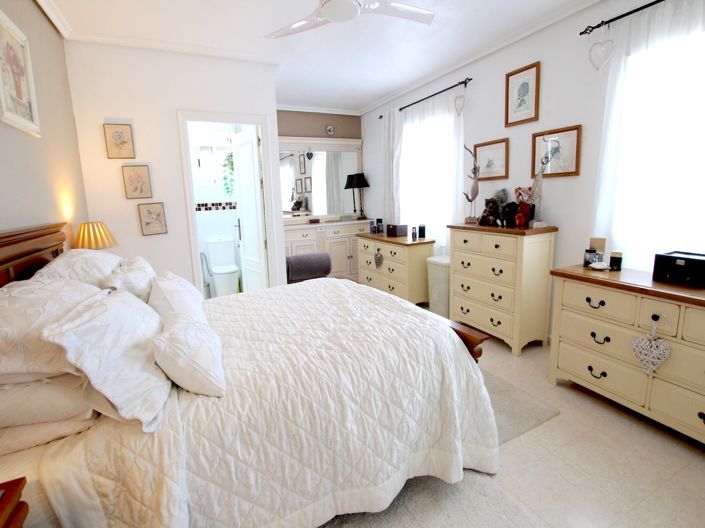 Image No.28-4 Bed Villa for sale