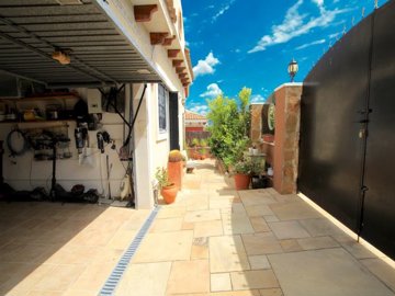 49477elegantfourbedroomdetachedvillainvillasa