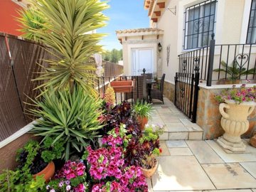 49477elegantfourbedroomdetachedvillainvillasa