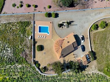 49488charming3bedroomfincastylehomeontheoutsk