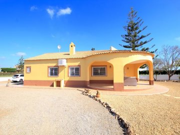 49488charming3bedroomfincastylehomeontheoutsk