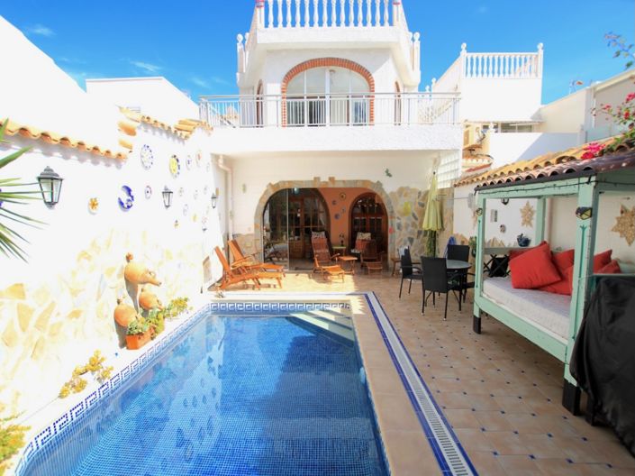 Image No.3-3 Bed Villa for sale