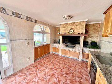 49502exceptionalelchaparralvillaspaciouslivin