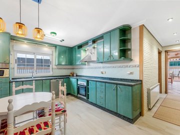 49502exceptionalelchaparralvillaspaciouslivin