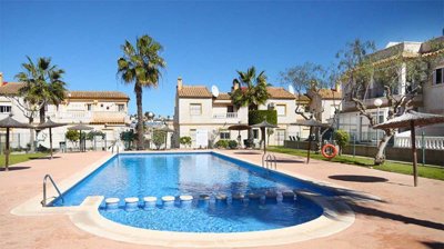 49504stylishtopfloorapartmentwithprivatesolar