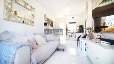 49504stylishtopfloorapartmentwithprivatesolar