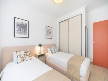 49511twobedroomtopfloorapartmentwithgreatoutd