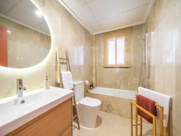 49511twobedroomtopfloorapartmentwithgreatoutd