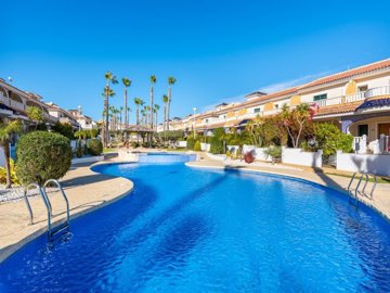 49511twobedroomtopfloorapartmentwithgreatoutd