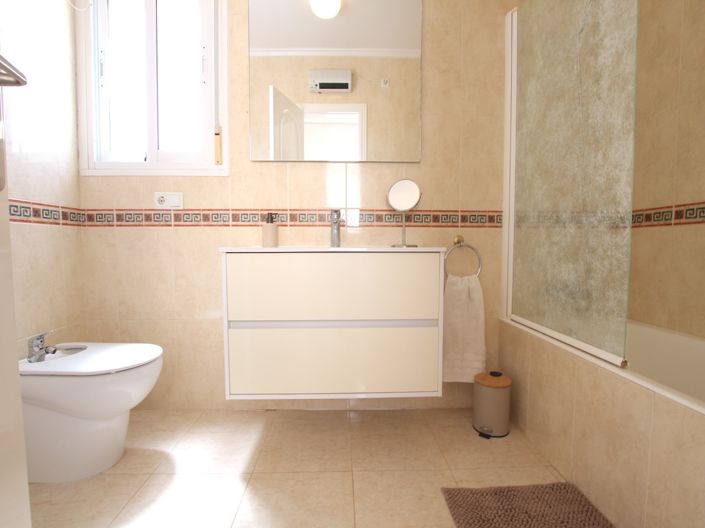 Image No.26-3 Bed Townhouse for sale