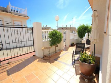 49517charming2bedroomsouthfacingwithgreatoutd