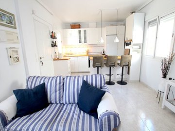 49517charming2bedroomsouthfacingwithgreatoutd