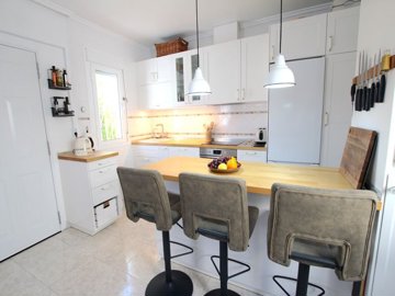 49517charming2bedroomsouthfacingwithgreatoutd