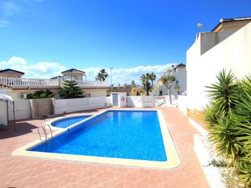 49517charming2bedroomsouthfacingwithgreatoutd