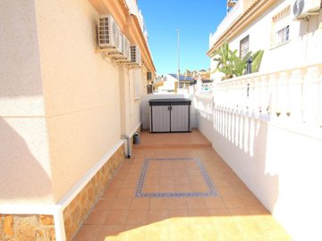 49517charming2bedroomsouthfacingwithgreatoutd