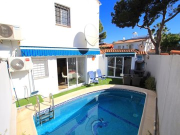49516beautifullyrenovated12bedroomgardenapart