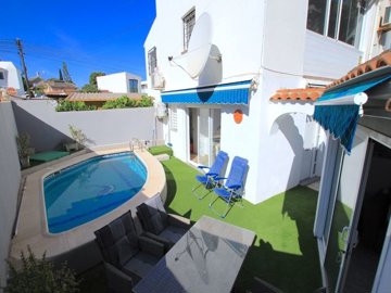49516beautifullyrenovated12bedroomgardenapart